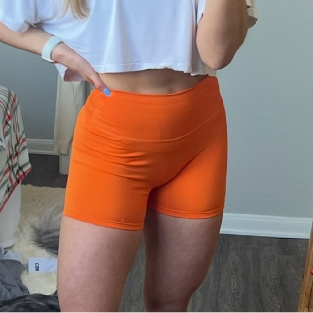 Crop Shop Boutique Serenity Shorts 4” Orange size S